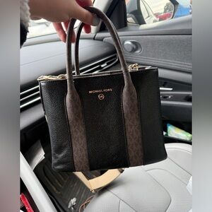 Michael kors purse/ crossbody